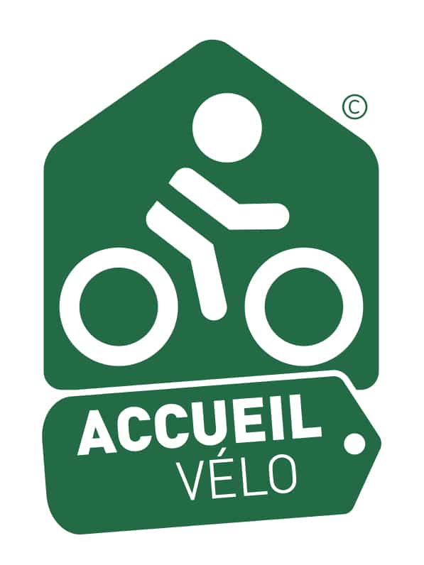 Logo Accueil Vélo vert avec cycliste blanc stylisé dans une maison et étiquette texte.